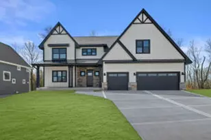 N54W19323 Broadwing Pl, Menomonee Falls, WI 53051 - Photo 1