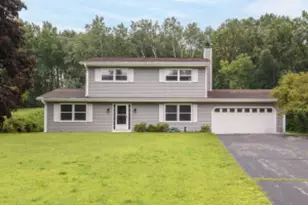 S72W30811 Kettle Ridge Dr, Mukwonago, WI 53149 - Photo 1