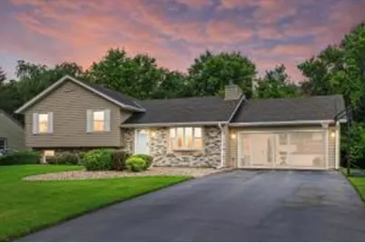 W227N2573  Meadowood Ln, Pewaukee, WI 53186 - Photo 1