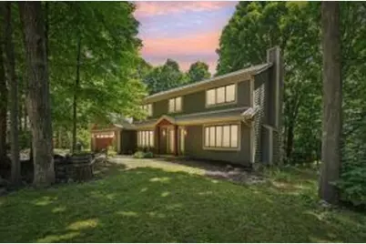 W222N2872  Timberwood Ct, Pewaukee, WI 53186 - Photo 1