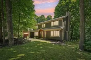 W222N2872 Timberwood Ct, Pewaukee, WI 53186 - Photo 1