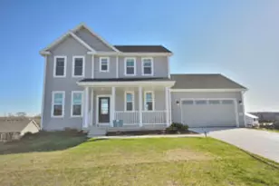 605 Standing Stone Dr, Waukesha, WI 53189 - Photo 1