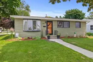 2617 Lincoln Ave, Two Rivers, WI 54241 - Photo 1