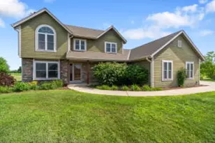 S84W33150 Brown Bear Ln, Mukwonago, WI 53149 - Photo 1