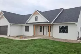 240 Southern Dr, Holmen, WI 54636 - Photo 1