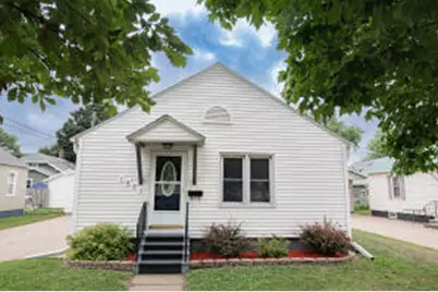 1093  Gale St, Winona, MN 55987 - Photo 1