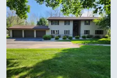 910  E Cedar Ave, Manitowoc, WI 54220 - Photo 1