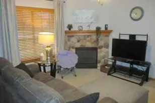 4784 W Maple Leaf Cir, Greenfield, WI 53220 - Photo 1