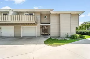 6421 S Crabapple Ct, Oak Creek, WI 53154 - Photo 1