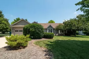 W142N10736 Wooded Hills Dr, Germantown, WI 53022 - Photo 1