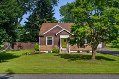 553  Court Rd, Onalaska, WI 54650 - Photo 1