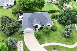 825 Chantilly Ct, Burlington, WI 53105 - Photo 1