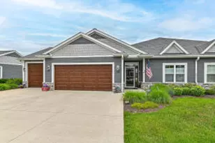 123 Phantom Lk Ct, Mukwonago, WI 53149 - Photo 1