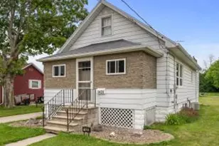 1423 Glenwood St, Two Rivers, WI 54241 - Photo 1