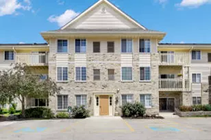 520 Windstone Dr, Hartland, WI 53029 - Photo 1