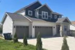 425 Champlain Dr, Johnson Creek, WI 53038 - Photo 1