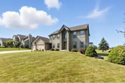 4712 W Woodward Dr, Franklin, WI 53132 - Photo 1