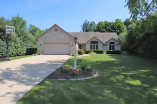 N52W14273 Thornhill Dr, Menomonee Falls, WI 53051 - Photo 1