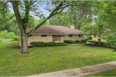 632  Oakland Ave, Mukwonago, WI 53149 - Photo 1