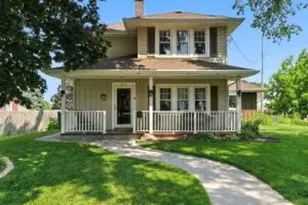 911 N 6th St, Manitowoc, WI 54220 - Photo 1