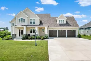 10171 S Woodside Ct, Franklin, WI 53132 - Photo 1