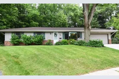 900  Lynne Ct, Waukesha, WI 53186 - Photo 1