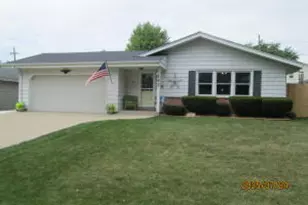 142 Crab Tree Ln, Racine, WI 53406 - Photo 1