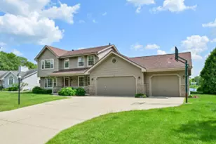 8521 W Lake Pointe Dr, Franklin, WI 53132 - Photo 1