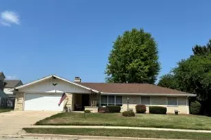 407 Franklin St, Newburg, WI 53090 - Photo 1