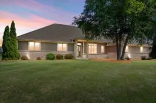 N75W24828 Robyn Ct, Sussex, WI 53089 - Photo 1