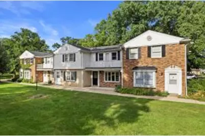 5062 W Colonial Ct, Greenfield, WI 53220 - Photo 1