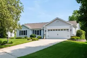 779 Holly Patch Ct, Pewaukee, WI 53072 - Photo 1