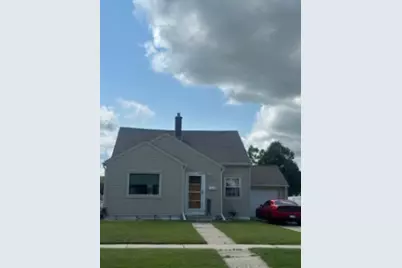 838  Lincoln Dr, West Bend, WI 53095 - Photo 1