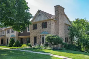 384 Willow Grove Dr, Pewaukee, WI 53072 - Photo 1