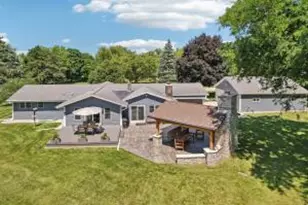 1402 Parry Ln, Delafield, WI 53029 - Photo 1