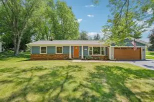 507 Oxford Dr, Hartland, WI 53029 - Photo 1