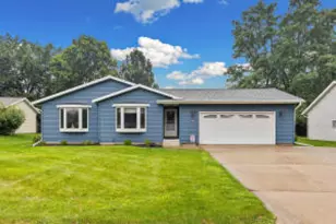 907 Amanda Ct, Holmen, WI 54636 - Photo 1