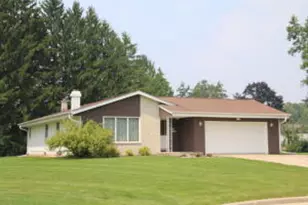 N59W23474 Lilac Ct, Sussex, WI 53089 - Photo 1