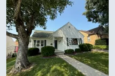 1018  Pine St, Manitowoc, WI 54220 - Photo 1