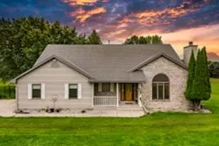 306 Castle Cove Way, Erin, WI 53027 - Photo 1