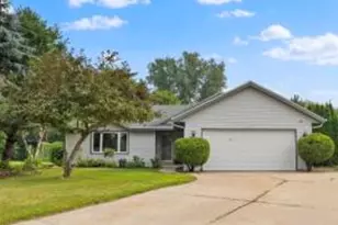 N28W22560 Foxwood Ln, Pewaukee, WI 53186 - Photo 1