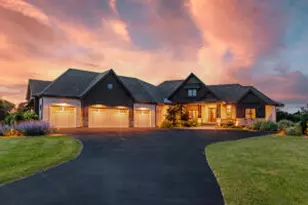 10122 W Farmdale Estates Ct, Mequon, WI 53097 - Photo 1