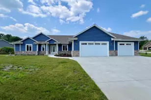 758 Drumlin Dr, Kewaskum, WI 53040 - Photo 1