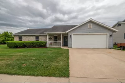 879  Broadmoore Dr, Hartford, WI 53027 - Photo 1