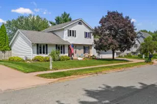 949 Westview Cir Dr, Onalaska, WI 54650 - Photo 1