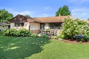 W202N9537 Club Circle, Menomonee Falls, WI 53051 - Photo 1