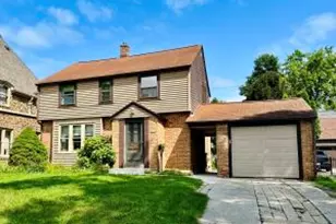 4856 N Woodburn St, Whitefish Bay, WI 53217 - Photo 1