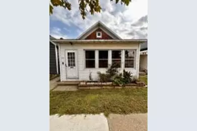 813  11th St, Winona, MN 55987 - Photo 1