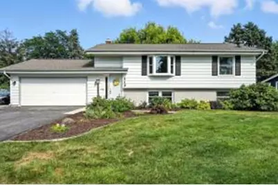 519  Buckingham Way, Hartland, WI 53029 - Photo 1