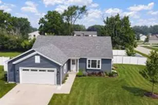 408 Savannah Dr, Walworth, WI 53184 - Photo 1